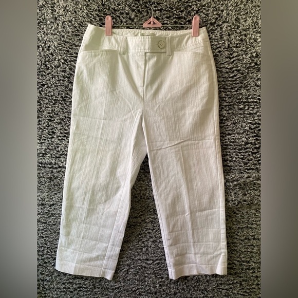 DressBarn White Capri Sz 6P Front & Back Pockets Button Accents Belted Cotton - Picture 1 of 6